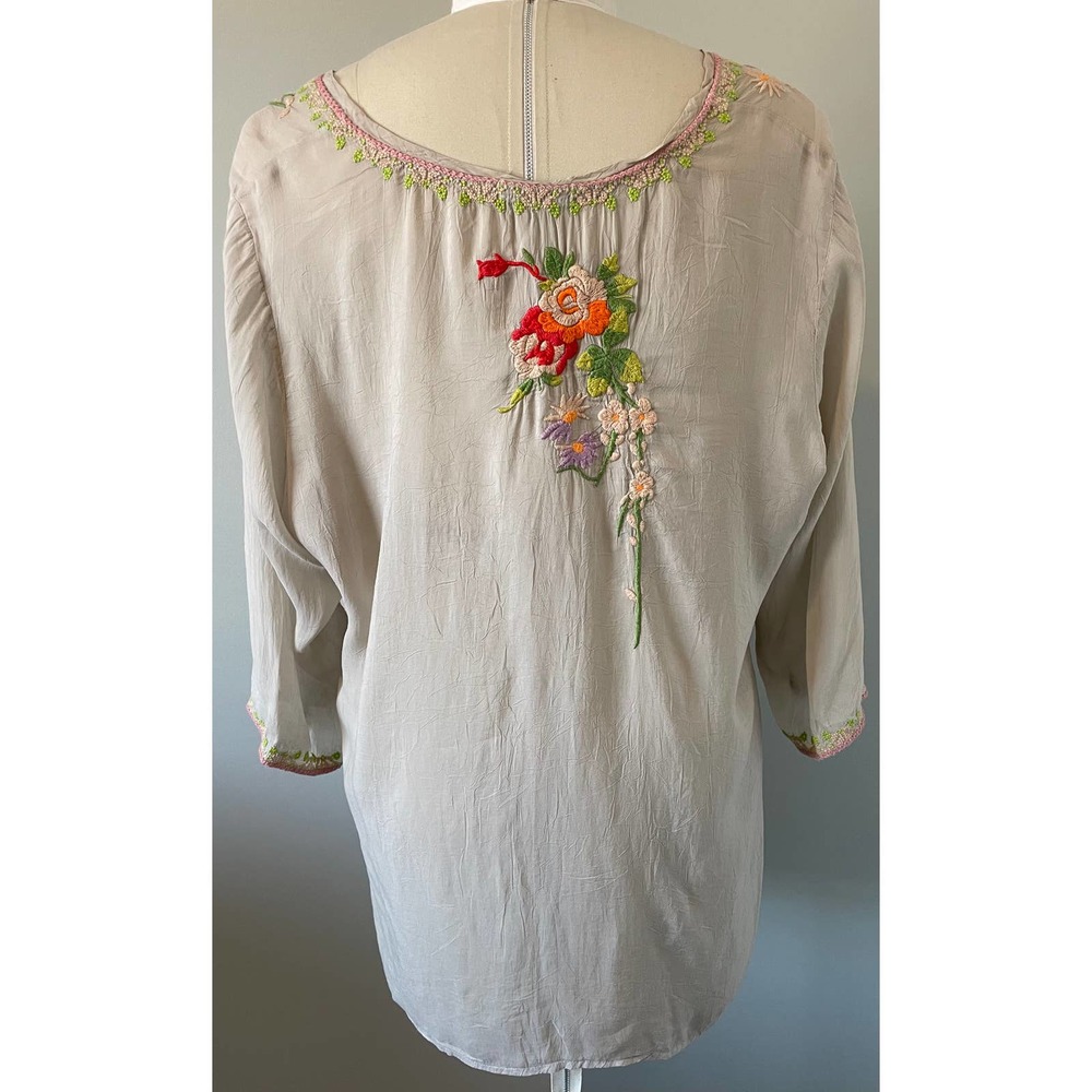 Johnny Was Gray Size XL Floral Embroidered Top Tunic EUC - Picture 2 of 4